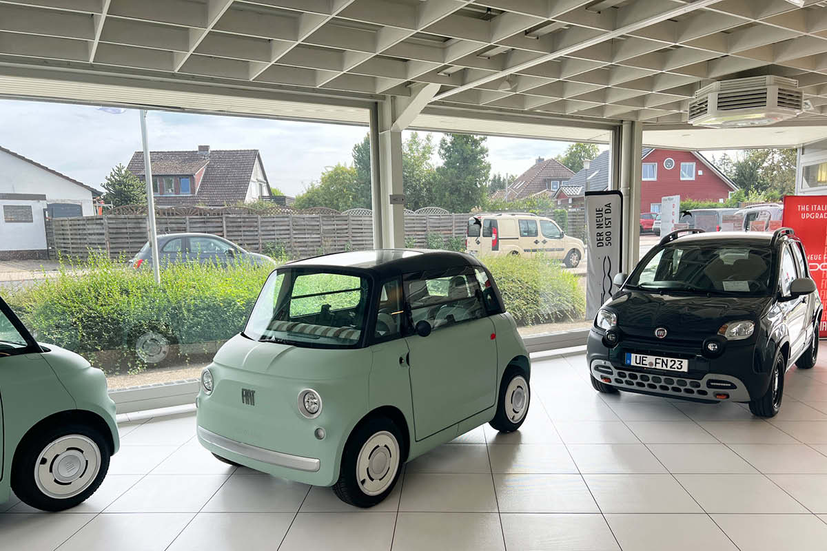 Innenbereich mit Autos von Autohaus Niber