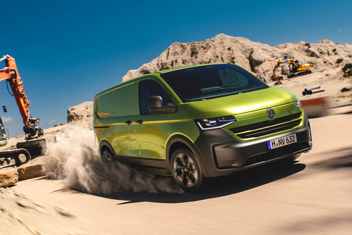 Grünen VW Transporter im Sand